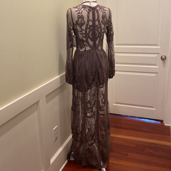 Deep V Floral Lace Romper - Picture 4 of 10